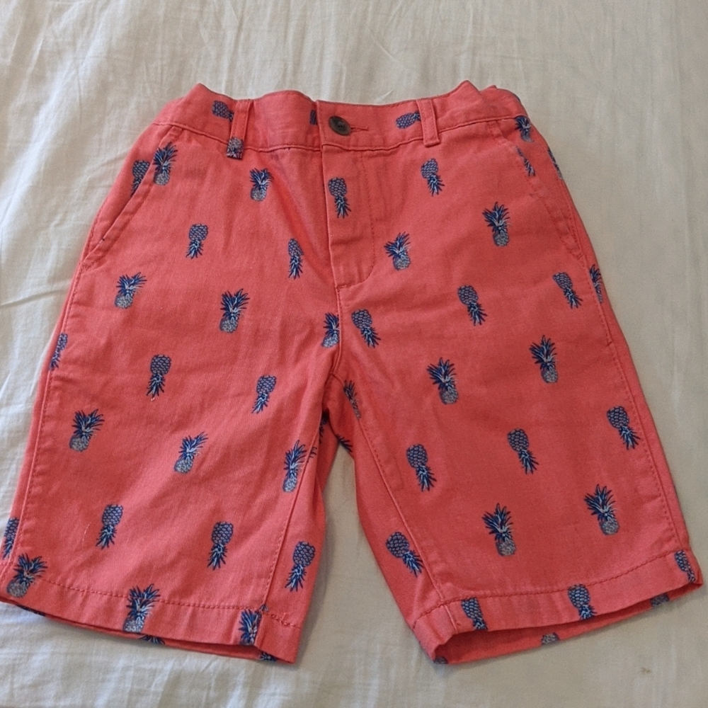 LIKE NEW - Boys size 6 Shorts (pineapple print)